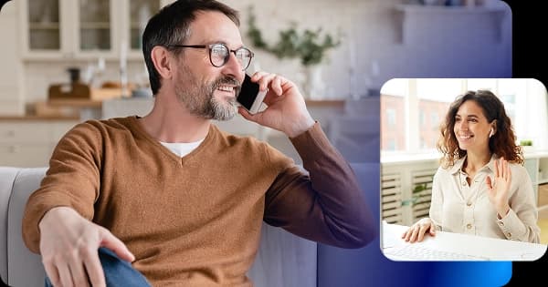 Asesor de Circle Club atendiendo por teléfono y videollamada